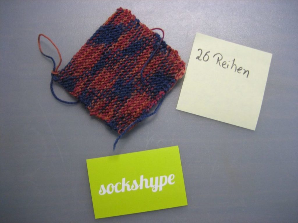 Babyschuhe stricken kostenlose Anleitung - Nach 26 Reihen hast du 10 cm erreicht.