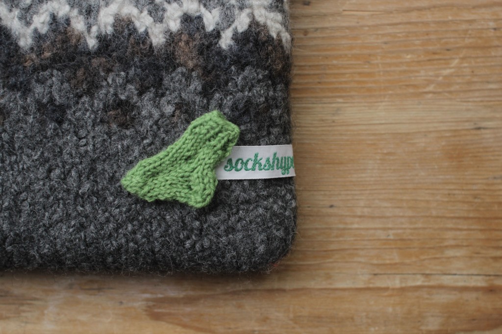 DIY Anleitung: Laptoptasche im Norwegermuster auf sockshype