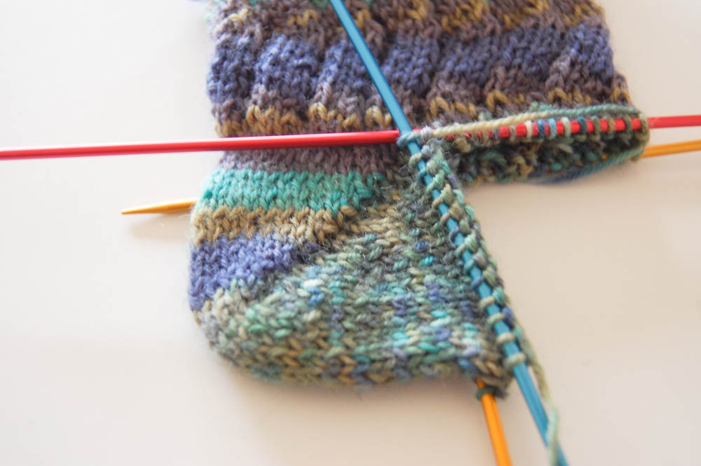 Regia Pairfect Socken stricken Rollrand Zackenmuster-7