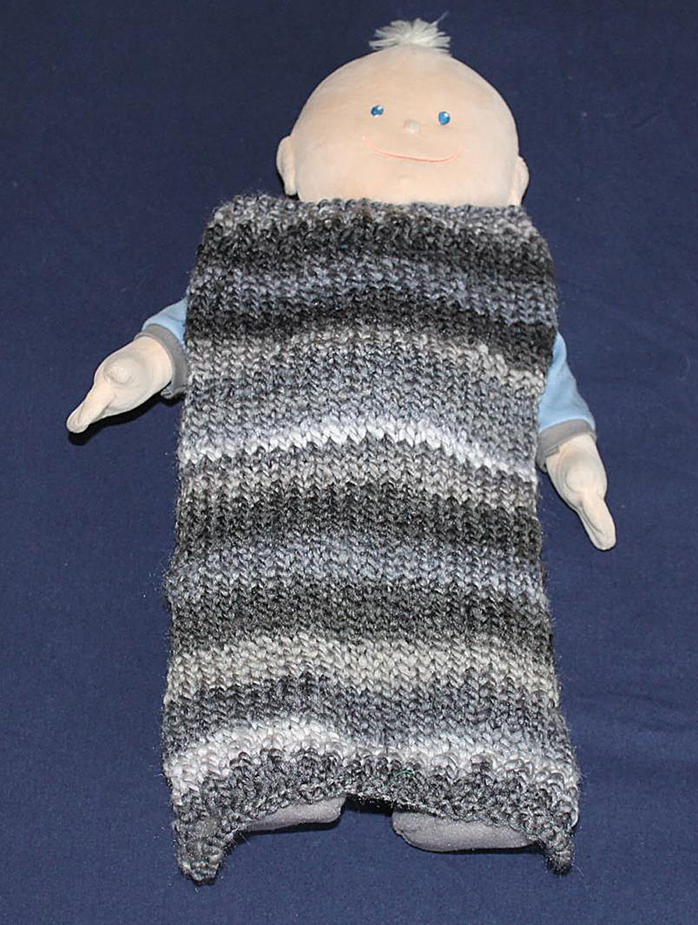Kinder stricken - Decke für die Puppe