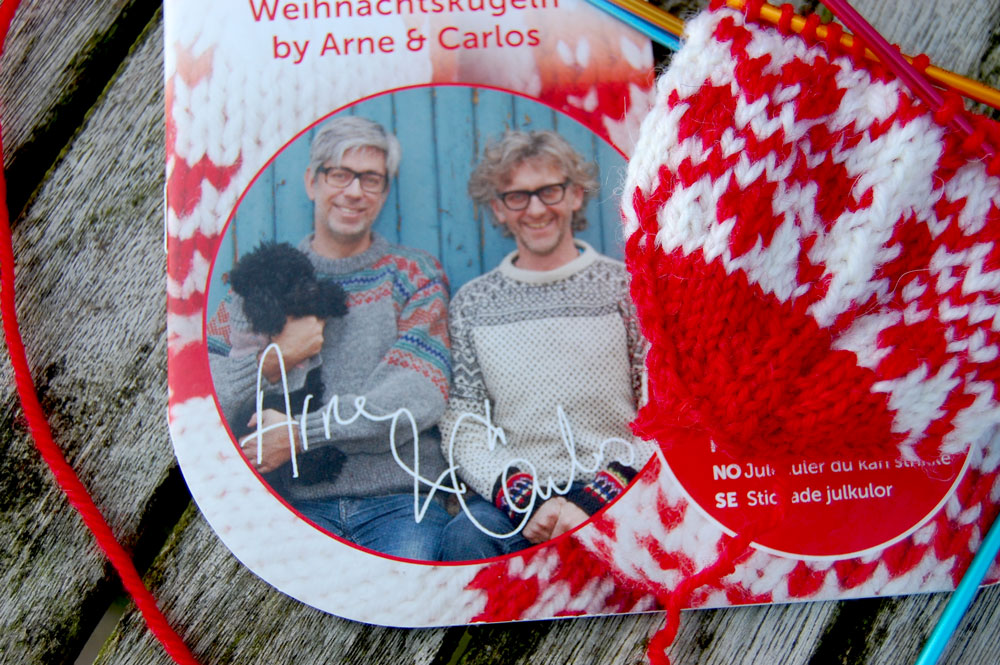 Julekuler - Weihnachtskugeln stricken - Arne & Carlos