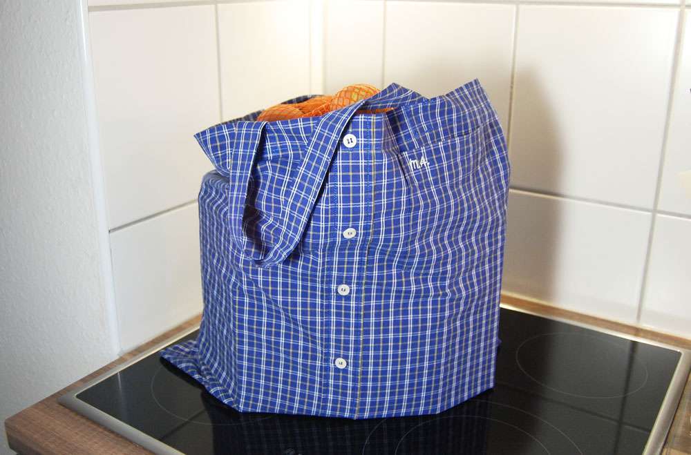 Upcycling: Tasche aus Hemd nähen