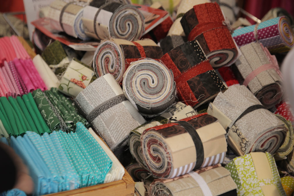 Kreativmarkt 11 Tipps für einen entspannten Einkauf auf dem Kreativmarkt Kölner Creativ Sommer 2017 - Jelly Rolls am Stand von Bellus auf dem Kreativmarkt Kreativmarkt 11 Tipps für einen entspannten Einkauf auf dem Kreativmarkt