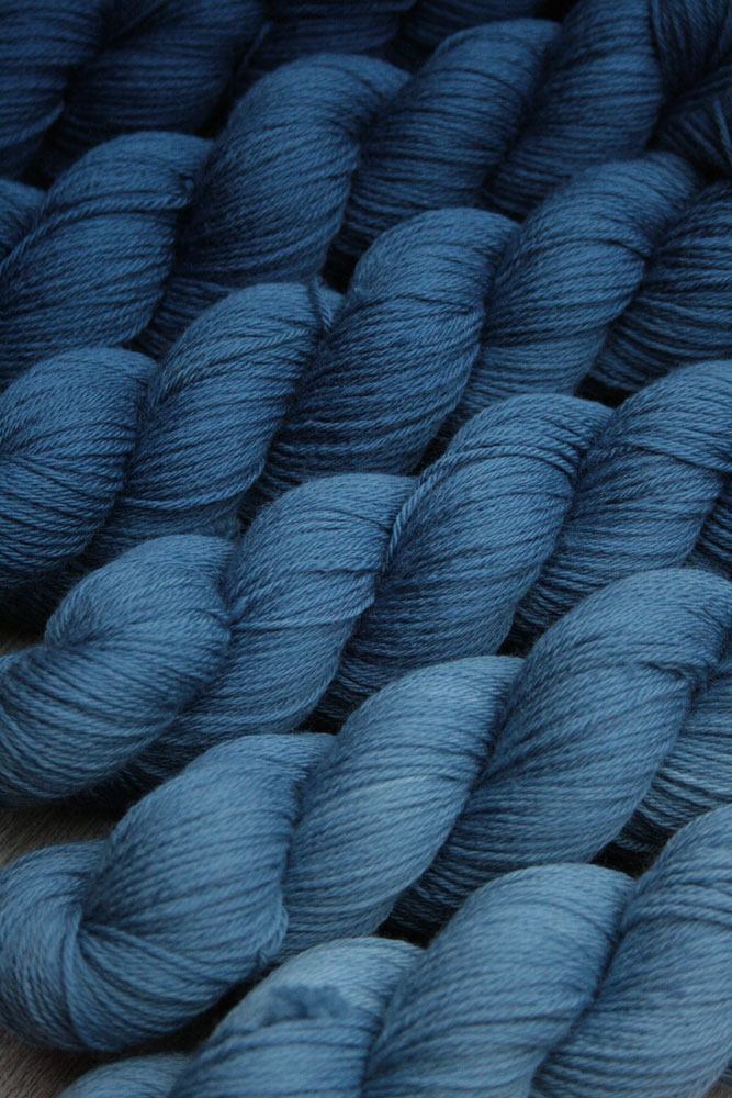 Yundi&Grete - Silke M. Trousil - blaue Wolle mit Abstufungen