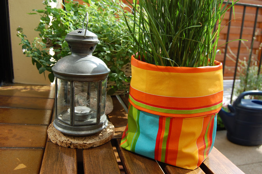 Utensilo als Blumenübertopf auf sockshye