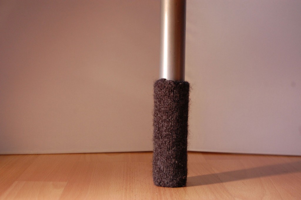 stuhlbeinsocke Anleitung: Stuhlbein Socke stricken – mit Filzwolle Gefilzt Socke für Bettbeine stuhlbeinsocke Anleitung: Stuhlbein Socke stricken – mit Filzwolle