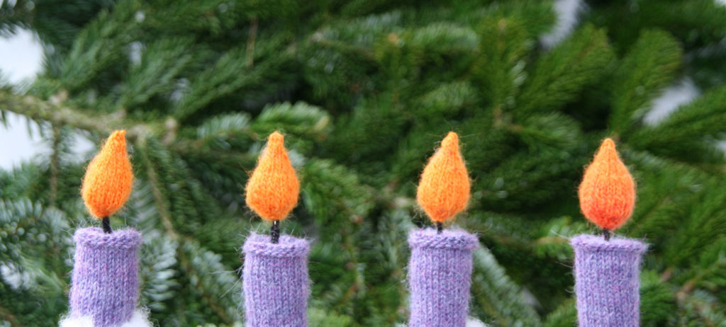 Weihnachtsdeko selber machen – Kerzen stricken
