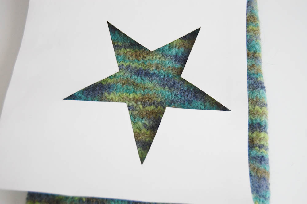 gestrickte Filzhülle für die Wärmflasche