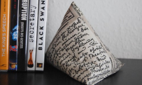 Buchstütze Pyramide-8 Geschenk selber machen, stricken, nähen oder häkeln – mit Anleitung Buchstütze Pyramide-8 Geschenk selber machen, stricken, nähen oder häkeln – mit Anleitung