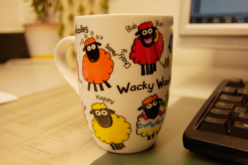 Geschenke für Strickfans – Tasse mit Schafen