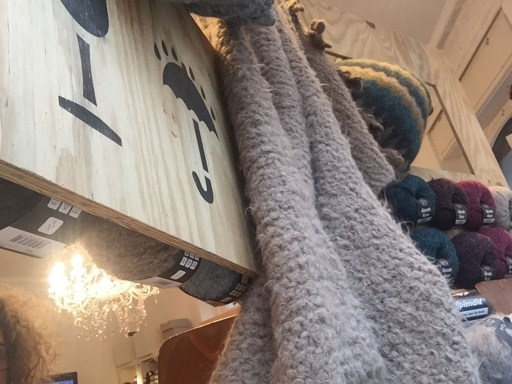 Lauras Wollladen-Schaufenster