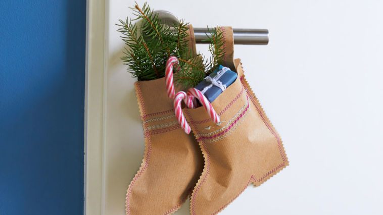 Anleitung: Nikolausstiefel aus Packpapier Nikolausstiefel aus Packpapier Anleitung: Nikolausstiefel aus Packpapier