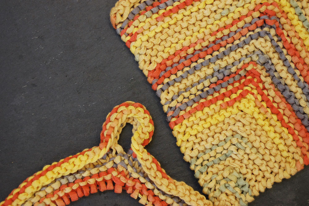 Geschenke stricken - Topflappen Bändchengarn