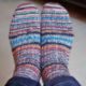 Zwei identische Socken stricken - Titelbild