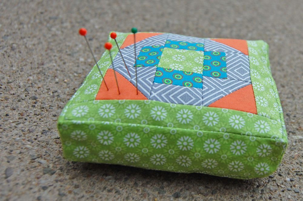 6 Köpfe 12 Blöcke Februar Quilt Along 2017 - Churn Dash-Nadelkissen