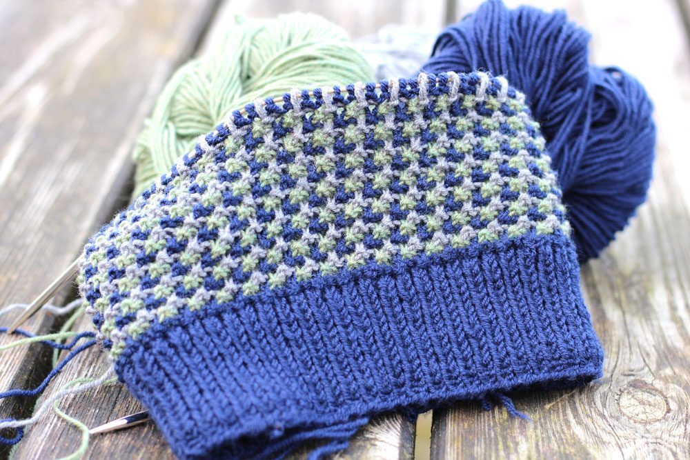Anleitung Dreifarbige Mutze Stricken Mit Hebemaschen Sockshype Com