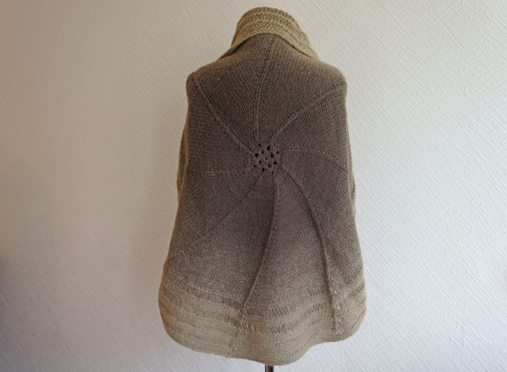 Poncho stricken - Studio Yarn - Kreisweste