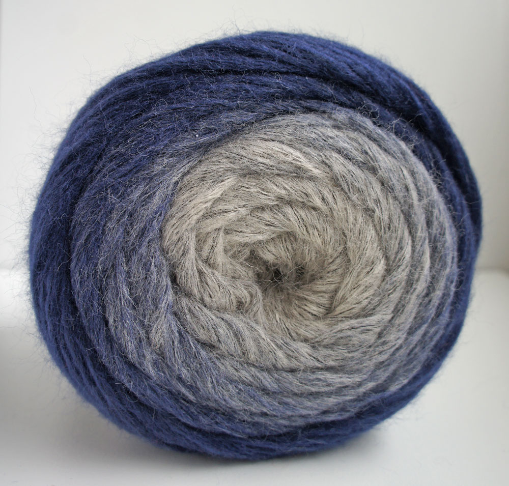 Poncho stricken - Studio Yarn - Wollknäuel