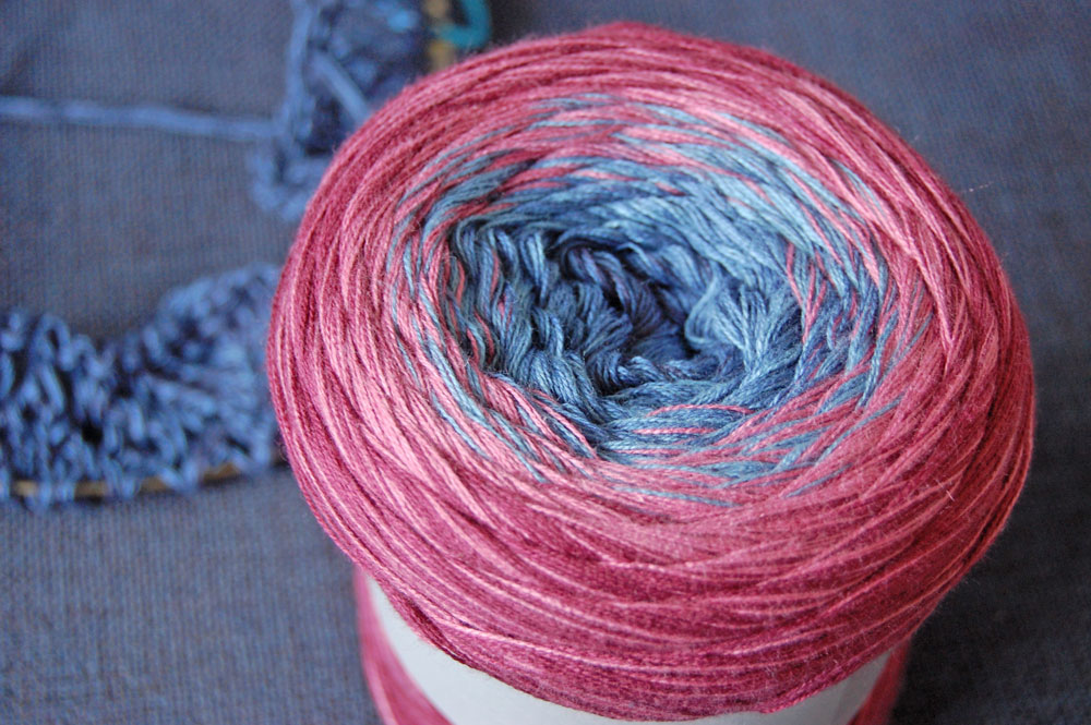 100Farbspiele - Knäuel Jeansbeere verwendet für den Schal mit Estonian-Stitch-Button