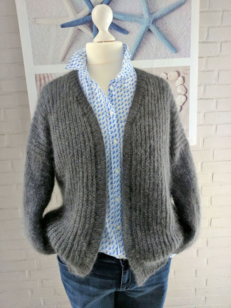 geschenke für stricker 12 tolle Geschenke für Stricker, die begeistern Geschenke für Stricker - Küstencardigan No. 2 von Oceanandyarn geschenke für stricker 12 tolle Geschenke für Stricker, die begeistern