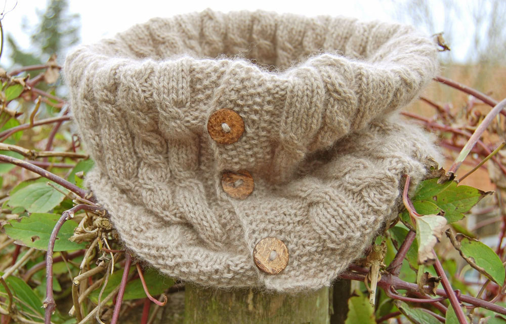 Coal mit Zopfmuster, gestrickt aus Pascuali Cashmere 6/28