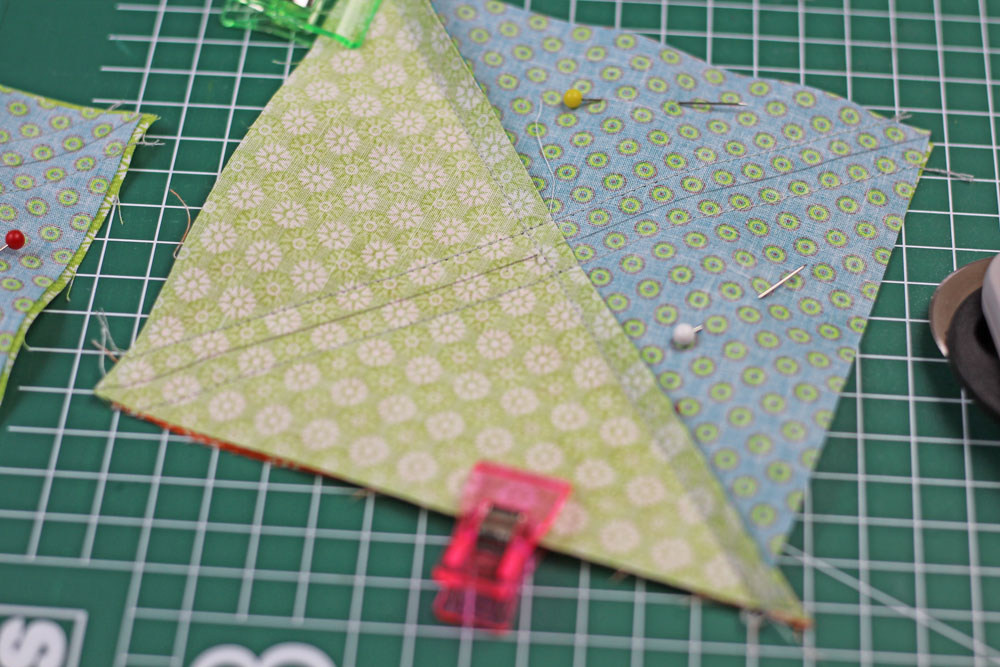 6 Köpfe 12 Blöcke - Half Square Triangle wird geteilt