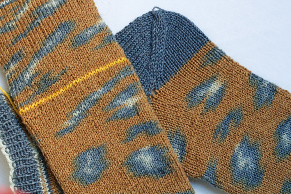 Kinda Magic Socks - Die Socken werden laut Anleitung zunächst ohne Ferse eingestrickt.