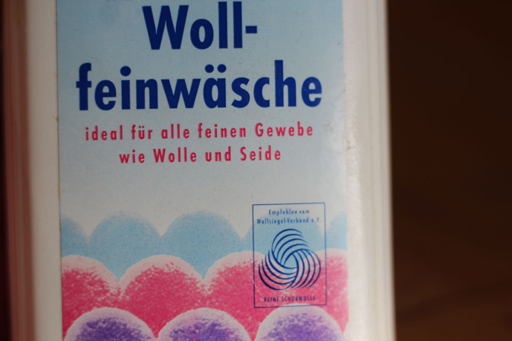 Wolle richtig pflegen -Sinnvoll ist ein spezielles Wollwaschmittel oder ein mildes Shampoo.