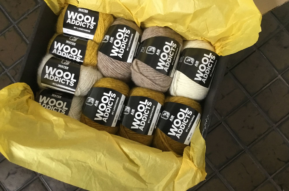 WOOL ADDICTS AIR Triangle-Kissen - Wollpaket