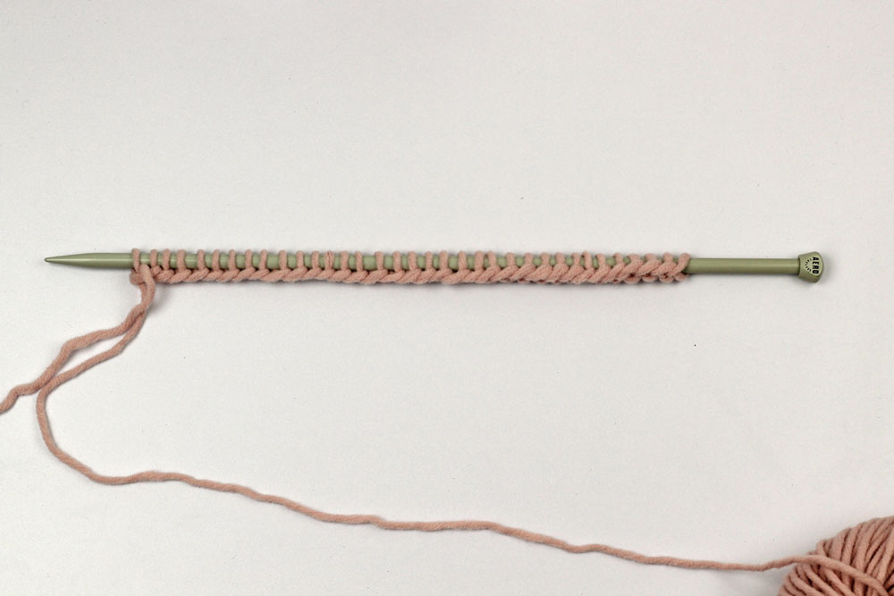 Schal stricken: Es werden 35 Maschen aufgenommen.