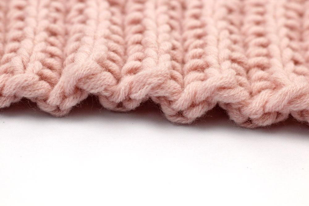 Schal stricken: Das Muster ergibt ein Wellenmuster