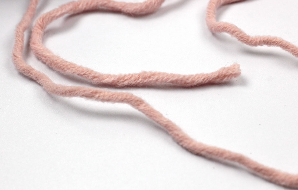 Schal stricken - der Faden aus Merino mit Hochbauschacryl