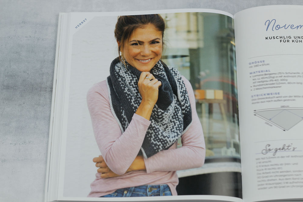 Mosaiktücher stricken: An kühleren Tagen hält dieses dekorative Tuch mit Namen November Rain kuschelig warm.
