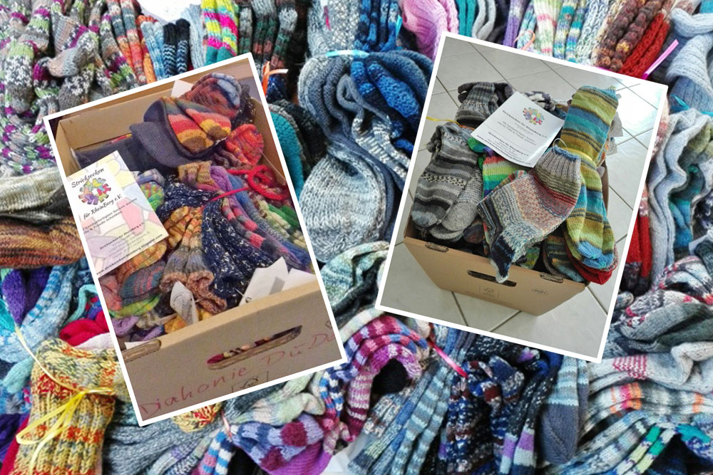 Stricksocken für RheinBerg - Socken werden verpackt und weitergegeben