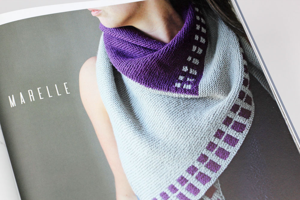 SHAWLS: Das Tuch Marelle mit ganz klaren Linien.