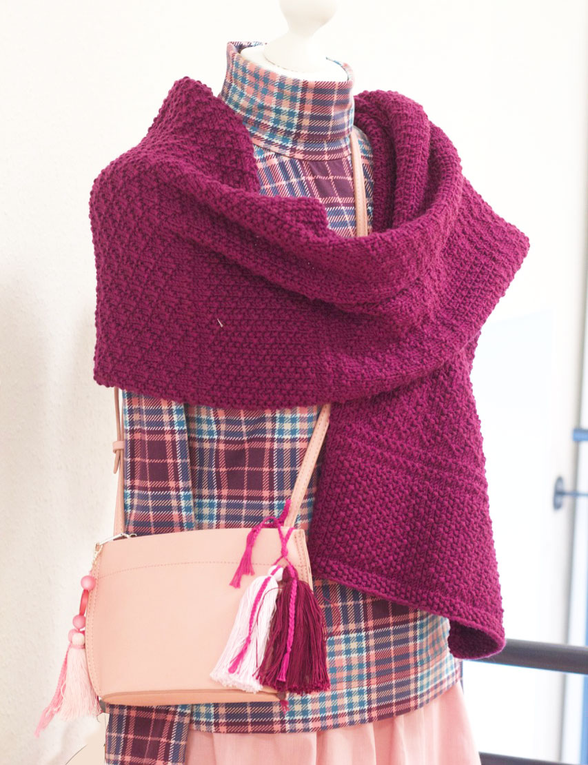 Blackforestcrafts-Bloggertreffen. Ein schicker Strickschal passend zu den neuen Stoffen im Design Tartan.
