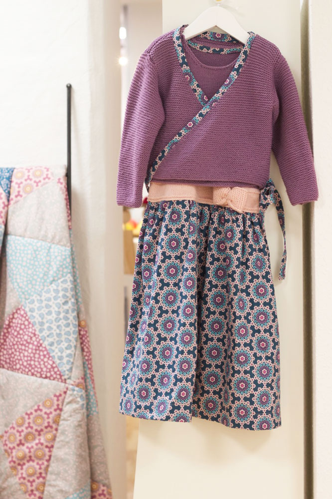 Blackforestcrafts-Bloggertreffen. Ein Kinderrock im Design Mandala mit zum Stoff passender Strickjacke.