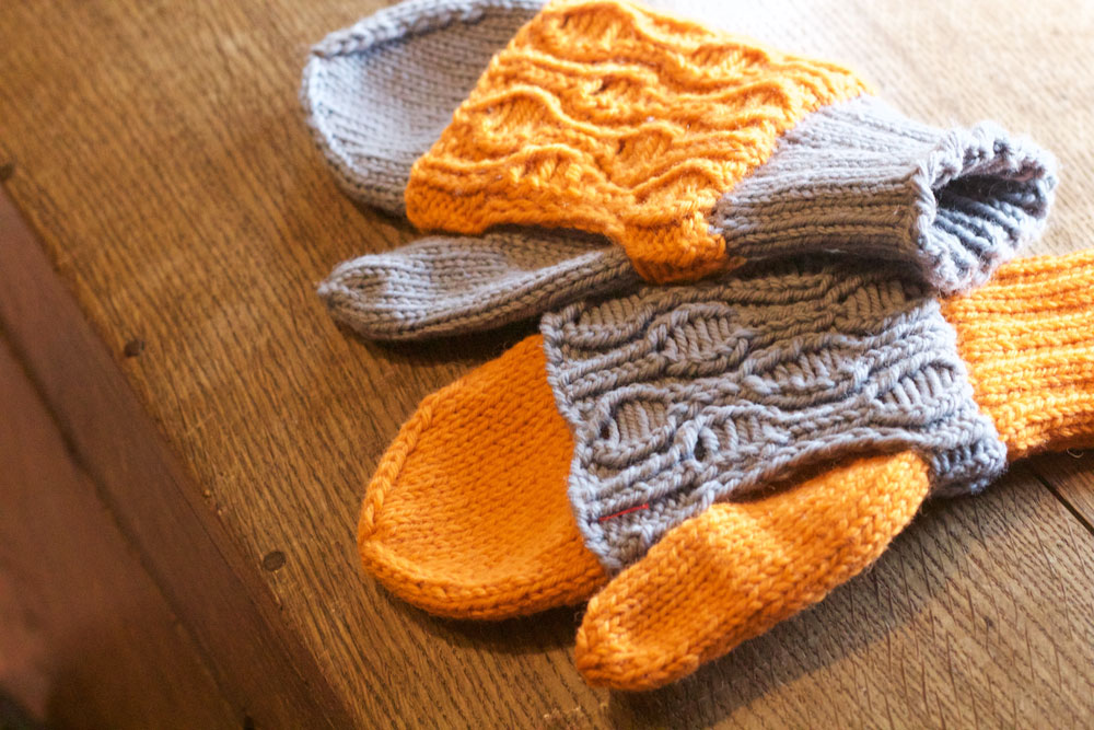 Fäustlinge stricken - farblich gegengleich gestrickt