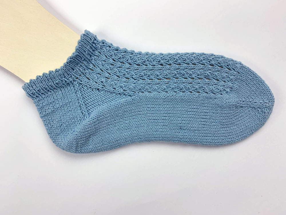 Die GretaSocks sind geschafft. Beide Socken wurden gleichzeitig gestrickt. Die zweite Socke sind nicht auf dem Foto.