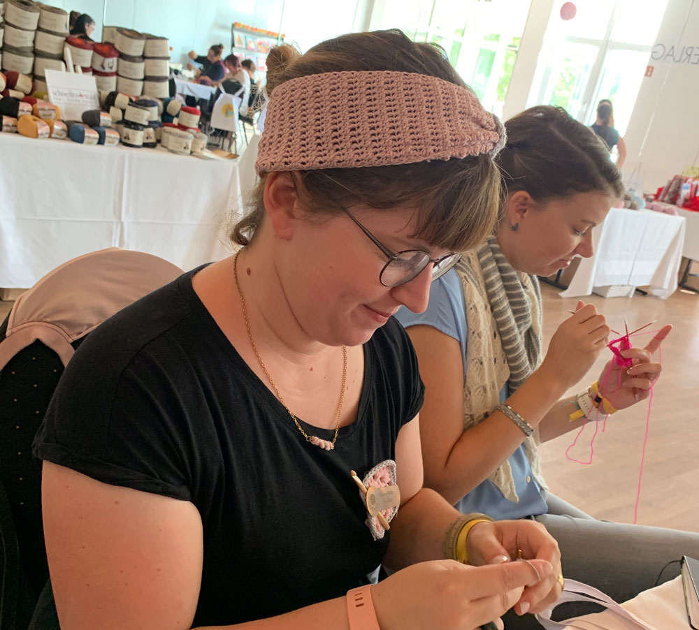 Frau Häkel und Thecookingknitter sind ganz konzentriert