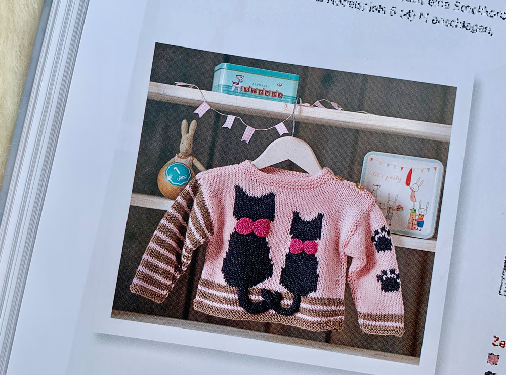 Baby-Sachen stricken - Pulli mit Katzen