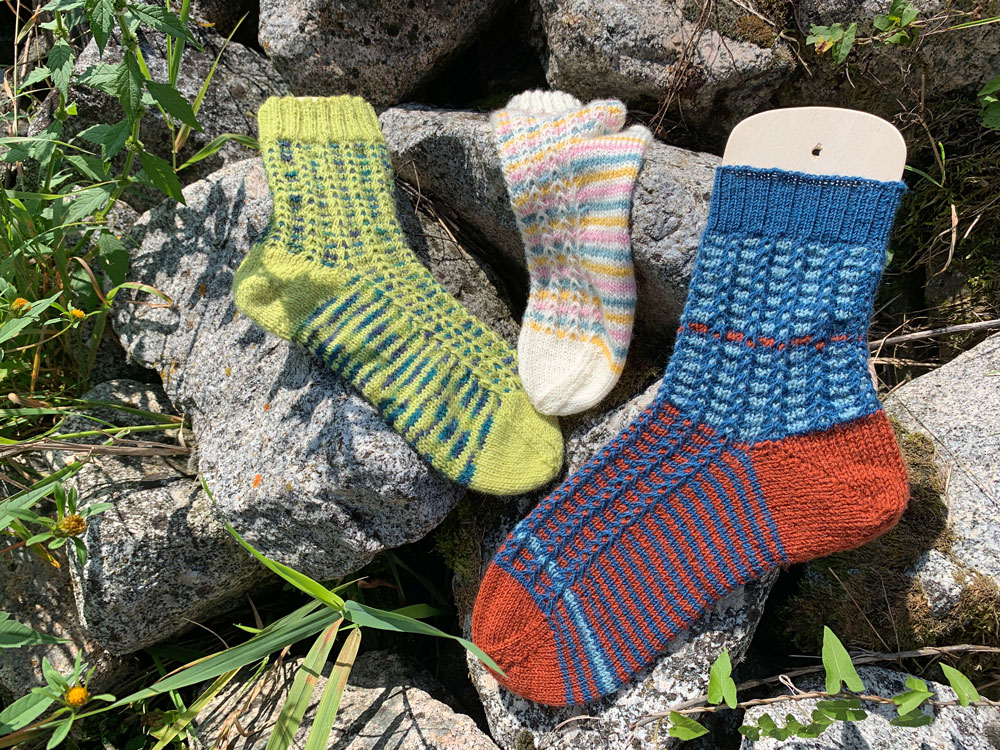 HelgeSocks - Streifensocken mit Hebemaschenmuster stricken