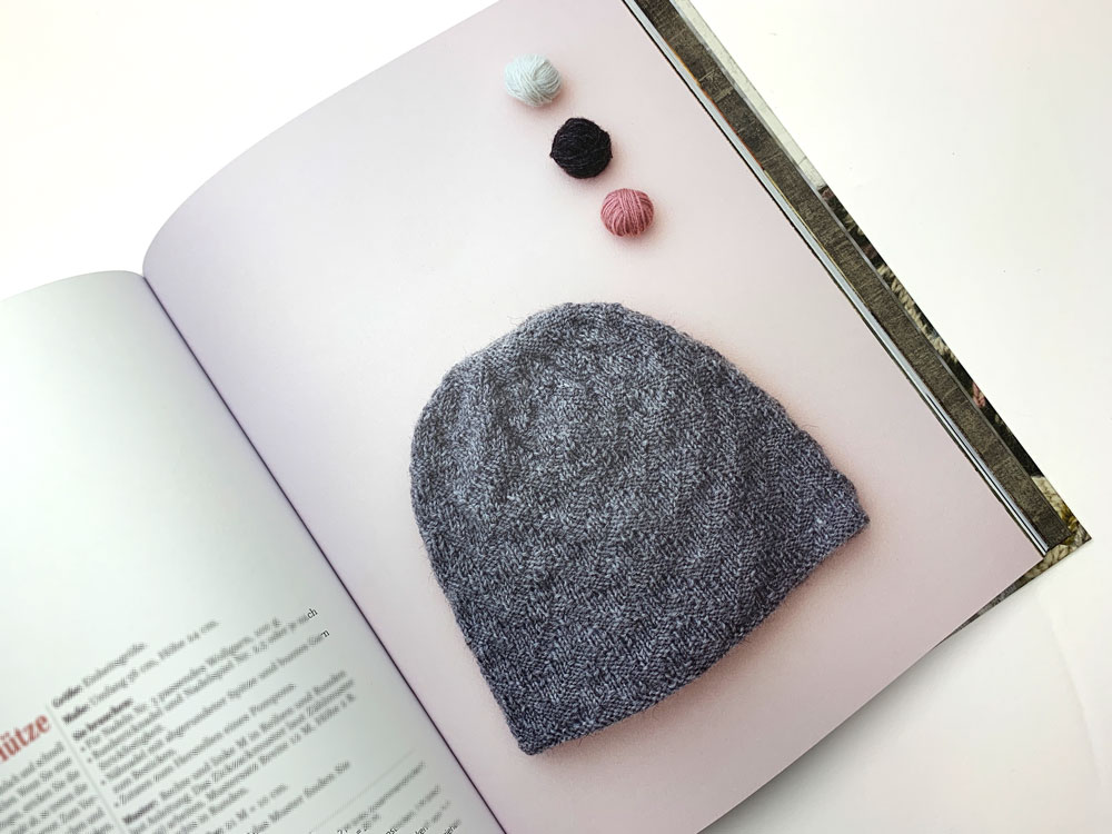 Määh! Finnisches Design gestrickt und bunt bestickt - Die unbestickte Zickzack-Mütze