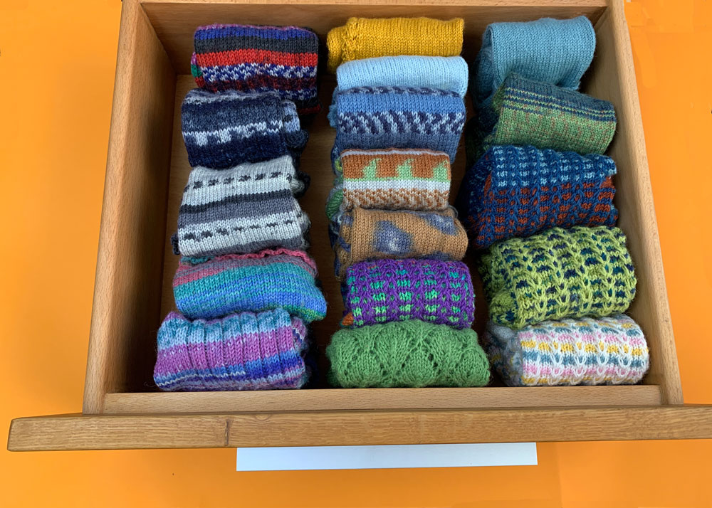 Socken falten - Ordnung im Kleiderschrank