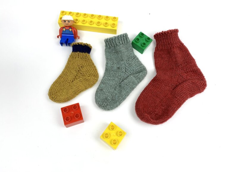 Toe Up Sockens stricken für Babys und Kinder aus Sockenwollresten