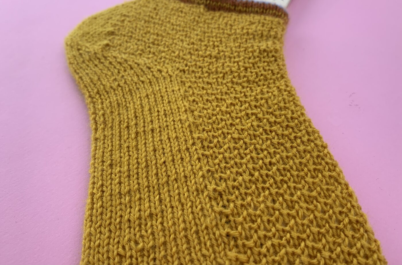 Das Muster der NelinaSocks - Sneakersocken mit Fersenlasche