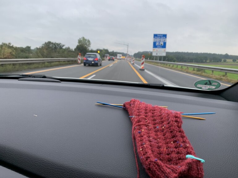 Stricken als Beifahrer im Auto