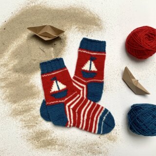 Kindersocken mit Schiff stricken