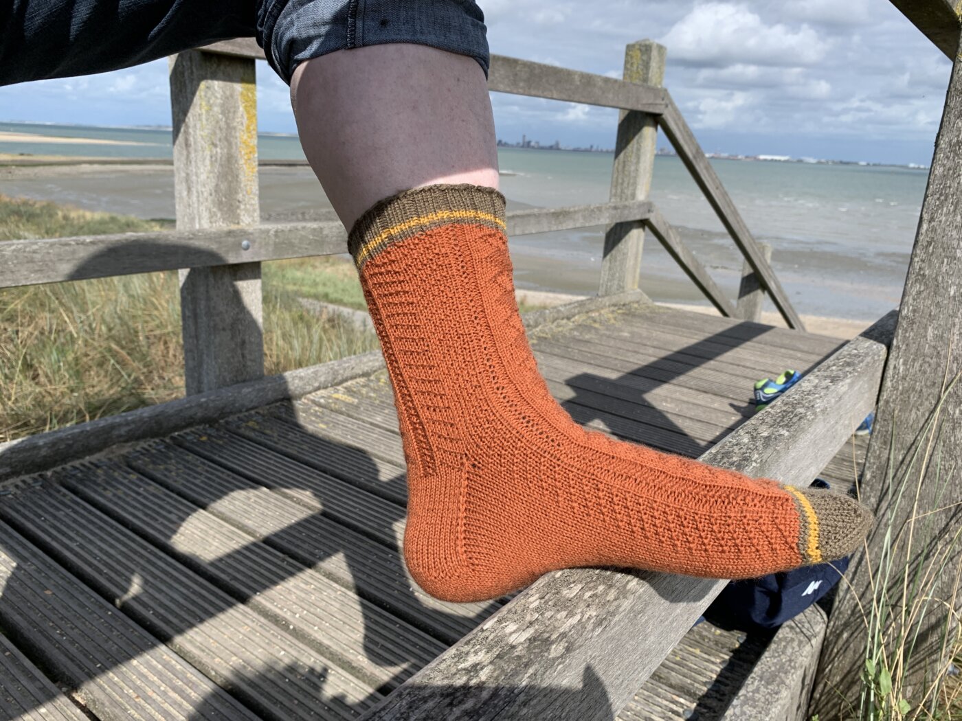 Männersocken stricken - mit dekorativem Muster