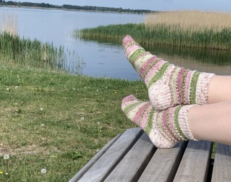 TildaSocks - Socken mit Dekorstreifen - in fünf verschiedenen Farben